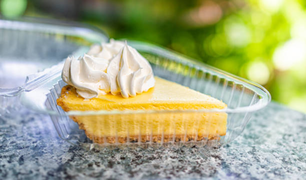 How Do Plastic Pie Container Manufacturers Ensure Food Safety And Packaging Performance?