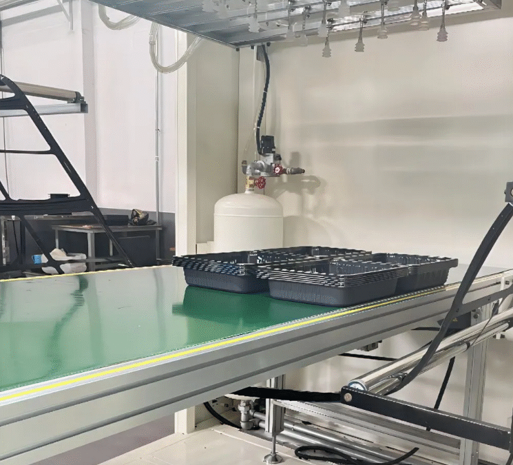 Why can CPET baking trays be put into ovens?